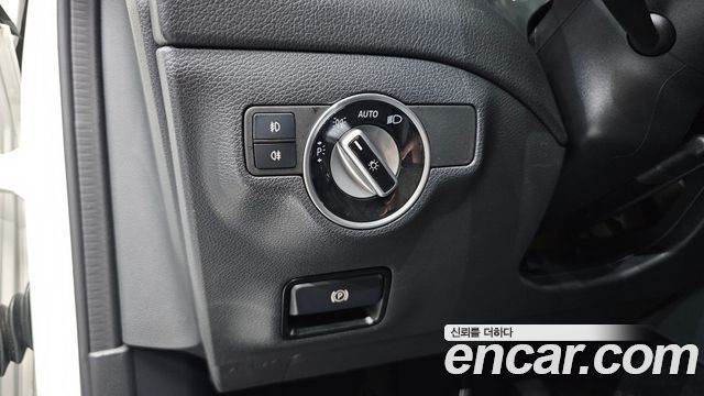 Mercedes-Benz GLA-Class (X156) GLA220 Premium 2019 — фото 20