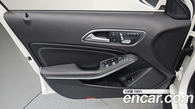 Mercedes-Benz GLA-Class (X156) GLA220 Premium 2019 — фото 24