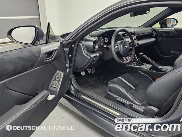 Toyota GR86 2.4 Premium 2024 — фото 15
