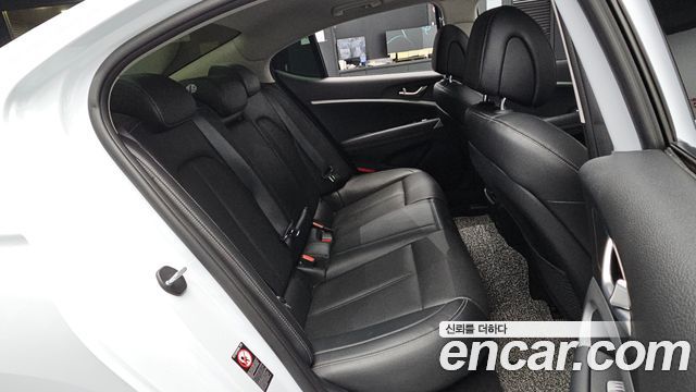 Genesis G70 2.0T Advanced 2018 — фото 11