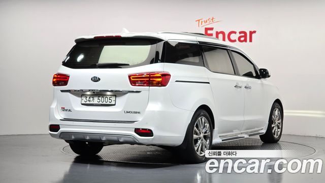 Kia Carnival 7-Seater Limousine President 2019 — фото 3