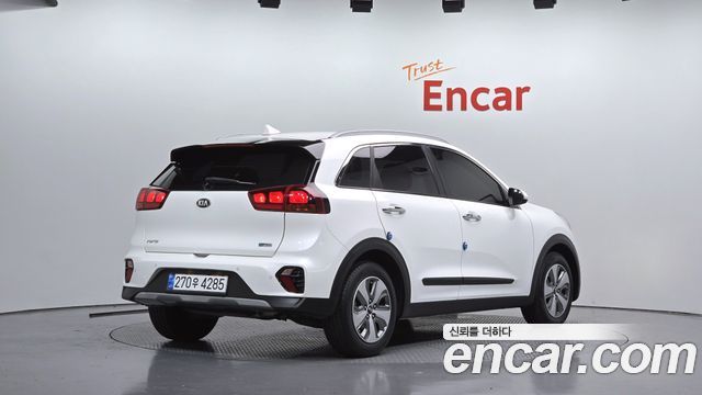 Kia Niro 1.6 HEV Luxury 2020 — фото 2