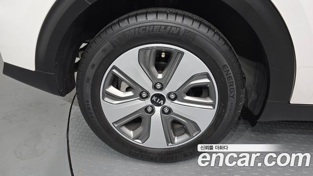 Kia Niro 1.6 HEV Luxury 2020 — фото 5