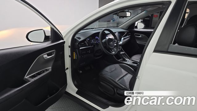 Kia Niro 1.6 HEV Luxury 2020 — фото 10