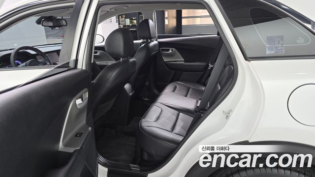 Kia Niro 1.6 HEV Luxury 2020 — фото 11