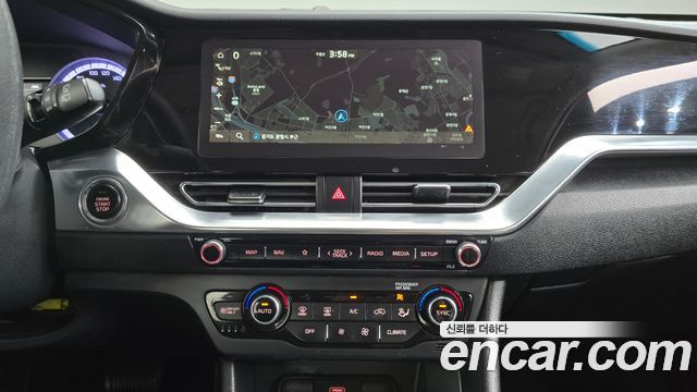 Kia Niro 1.6 HEV Luxury 2020 — фото 12