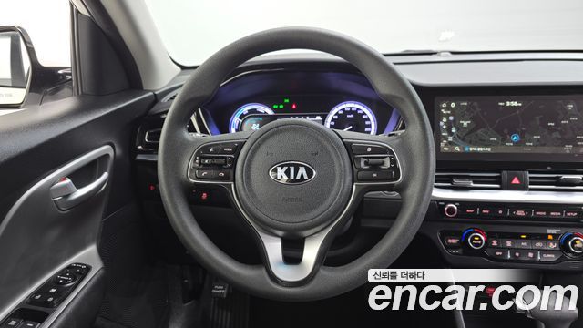 Kia Niro 1.6 HEV Luxury 2020 — фото 13