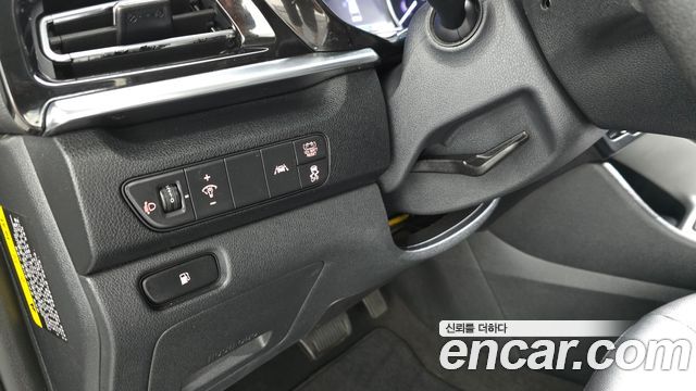 Kia Niro 1.6 HEV Luxury 2020 — фото 18