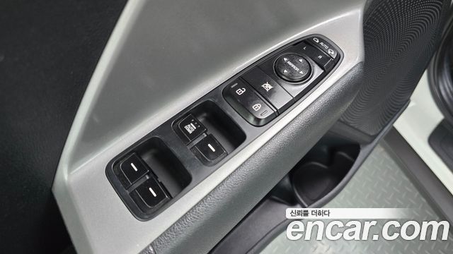 Kia Niro 1.6 HEV Luxury 2020 — фото 20