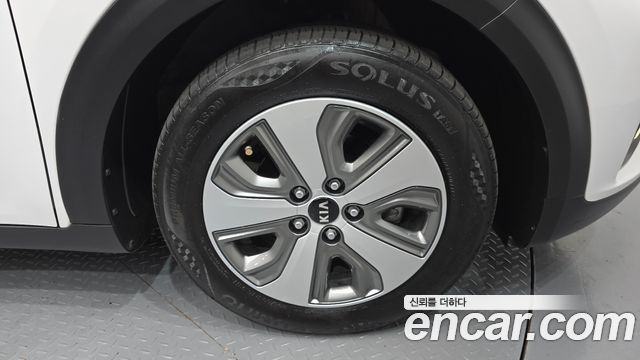 Kia Niro 1.6 HEV Luxury 2020 — фото 21