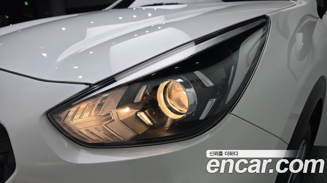 Kia Niro 1.6 HEV Luxury 2020 — фото 22