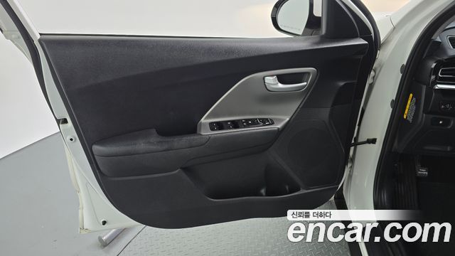 Kia Niro 1.6 HEV Luxury 2020 — фото 24