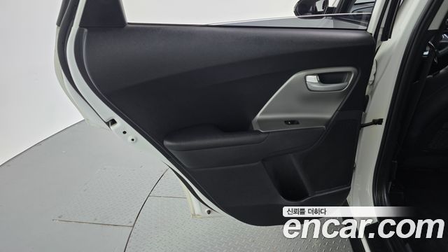 Kia Niro 1.6 HEV Luxury 2020 — фото 25