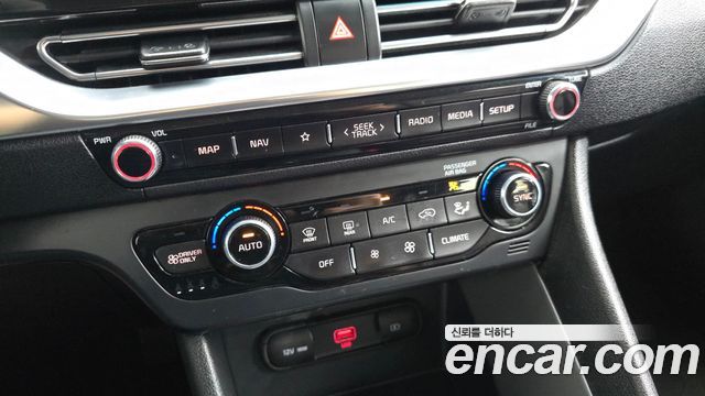Kia Niro 1.6 HEV Luxury 2020 — фото 28