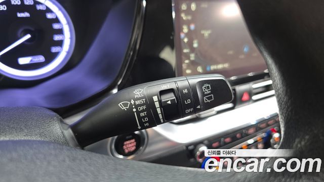 Kia Niro 1.6 HEV Luxury 2020 — фото 29