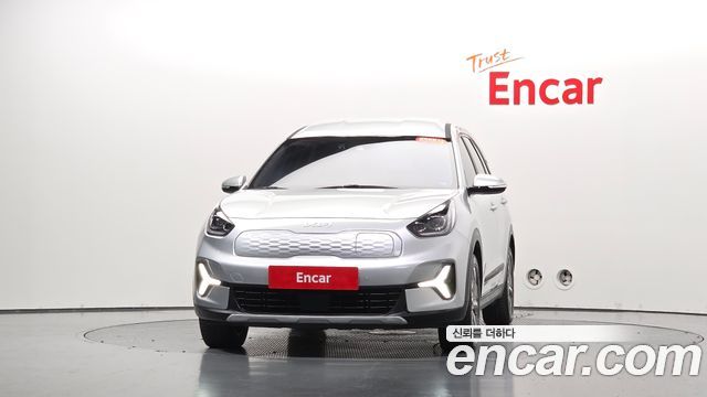 Kia Niro Plus Air 2023 — фото 3