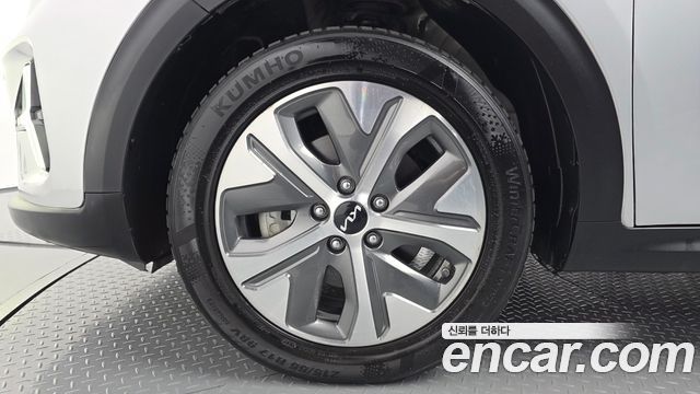 Kia Niro Plus Air 2023 — фото 5