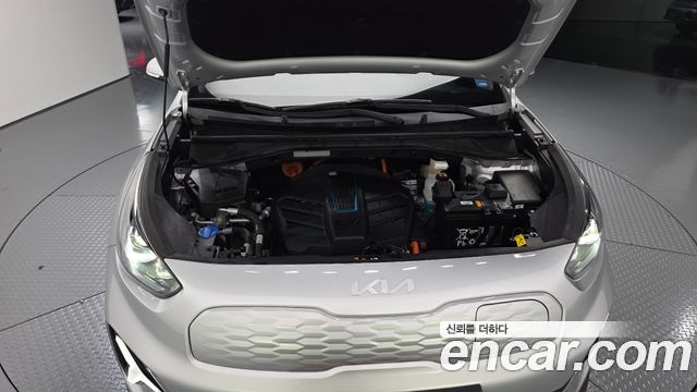 Kia Niro Plus Air 2023 — фото 6