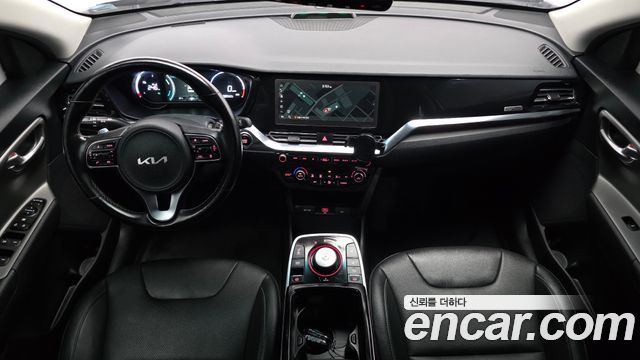 Kia Niro Plus Air 2023 — фото 7