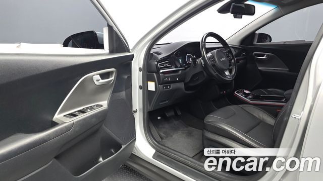 Kia Niro Plus Air 2023 — фото 10