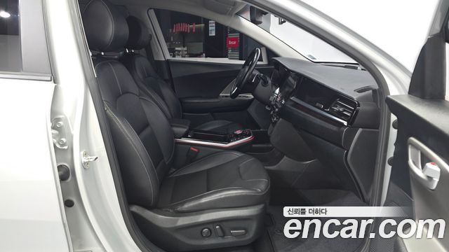 Kia Niro Plus Air 2023 — фото 11