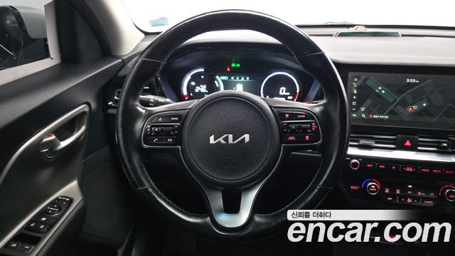 Kia Niro Plus Air 2023 — фото 13