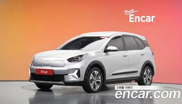 Kia Niro Plus Air 2023 — фото 1
