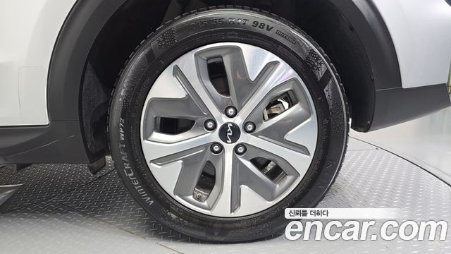 Kia Niro Plus Air 2023 — фото 21