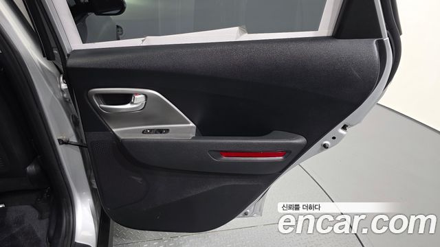 Kia Niro Plus Air 2023 — фото 25