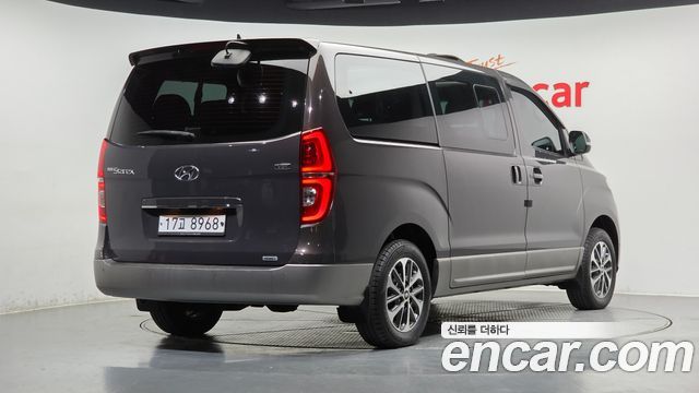 Hyundai Grand Starex 4WD Urban 9-Seater Exclusive 2019 — фото 2