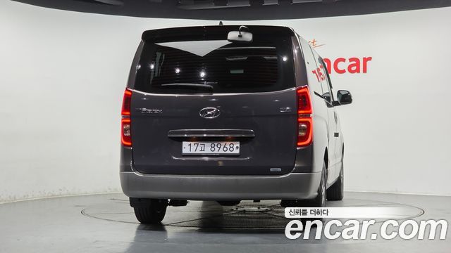 Hyundai Grand Starex 4WD Urban 9-Seater Exclusive 2019 — фото 4