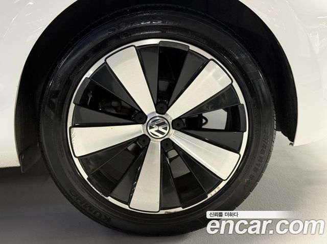 Volkswagen Beetle 2.0 TDI Premium 3rd 2013 — фото 23
