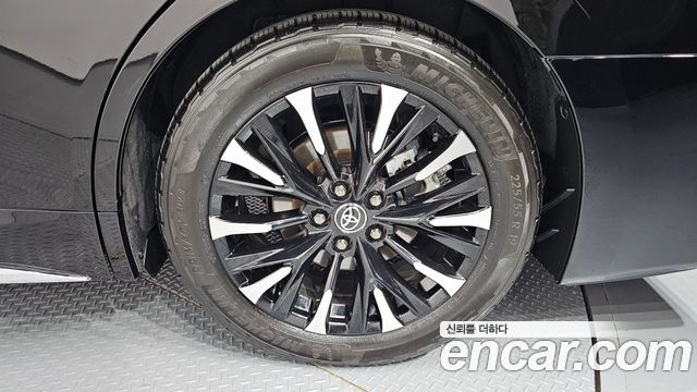 Toyota Alphard (IV) 2.5 HEV Executive AWD 2024 — фото 27