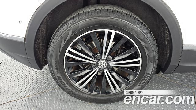 Volkswagen Tiguan (II) 2.0 TDI Prestige 2020 — фото 5
