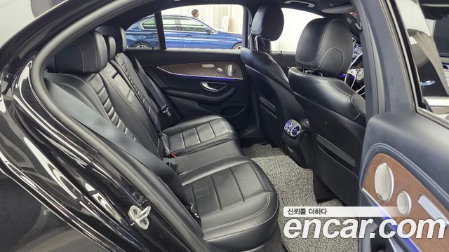 Mercedes-Benz E-Class (W213) E220d 4MATIC Exclusive 2022 — фото 12