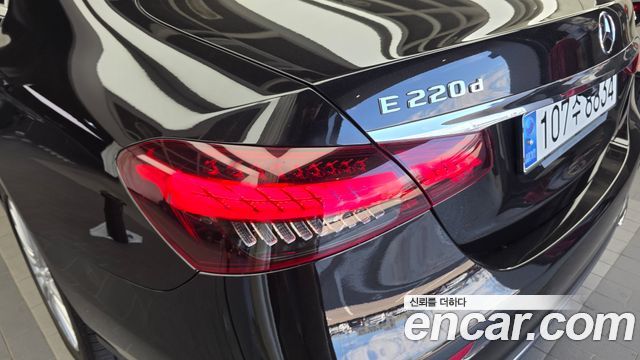Mercedes-Benz E-Class (W213) E220d 4MATIC Exclusive 2022 — фото 23