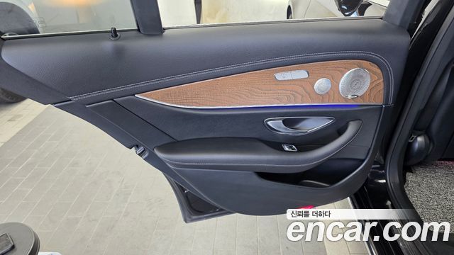 Mercedes-Benz E-Class (W213) E220d 4MATIC Exclusive 2022 — фото 25