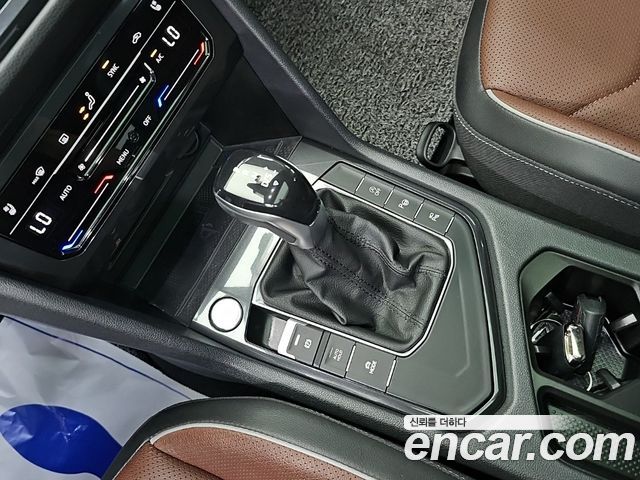Volkswagen Tiguan Allspace 2.0 TSI Prestige 2023 — фото 8