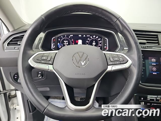 Volkswagen Tiguan Allspace 2.0 TSI Prestige 2023 — фото 9