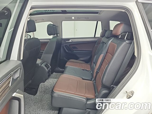 Volkswagen Tiguan Allspace 2.0 TSI Prestige 2023 — фото 16