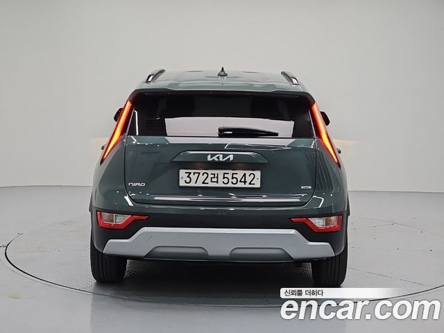 Kia Niro Prestige 2022 — фото 3