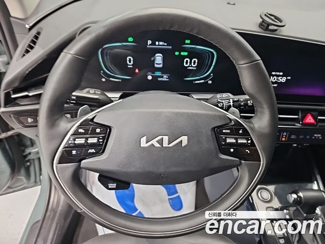 Kia Niro Prestige 2022 — фото 9