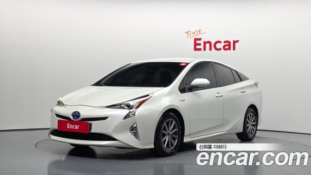 Toyota Prius (IV) 1.8 E 2017 — фото 1