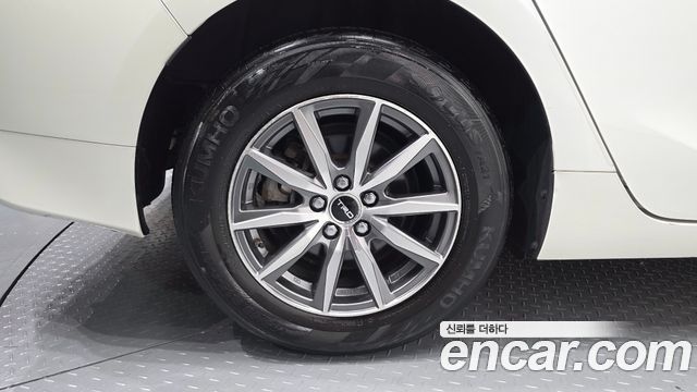 Toyota Prius (IV) 1.8 E 2017 — фото 5