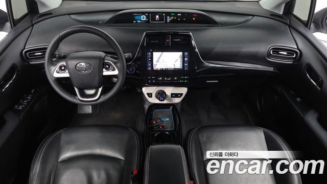 Toyota Prius (IV) 1.8 E 2017 — фото 7