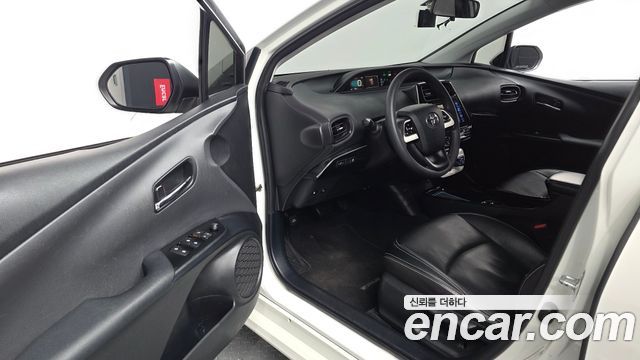 Toyota Prius (IV) 1.8 E 2017 — фото 10