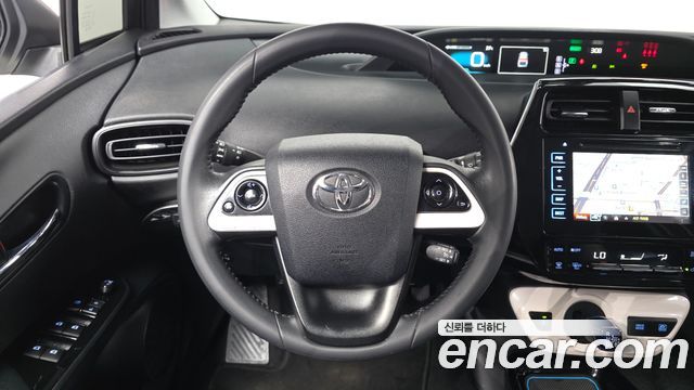 Toyota Prius (IV) 1.8 E 2017 — фото 13