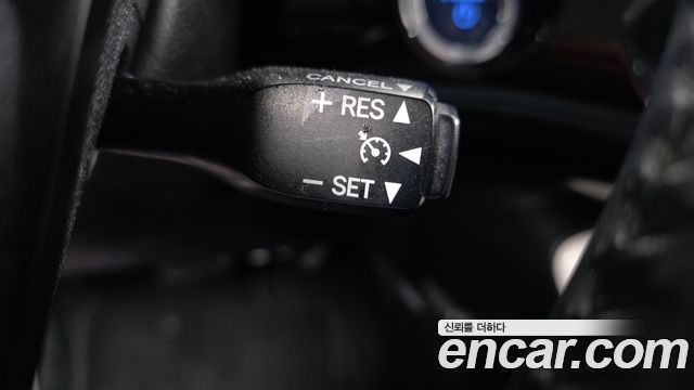 Toyota Prius (IV) 1.8 E 2017 — фото 16