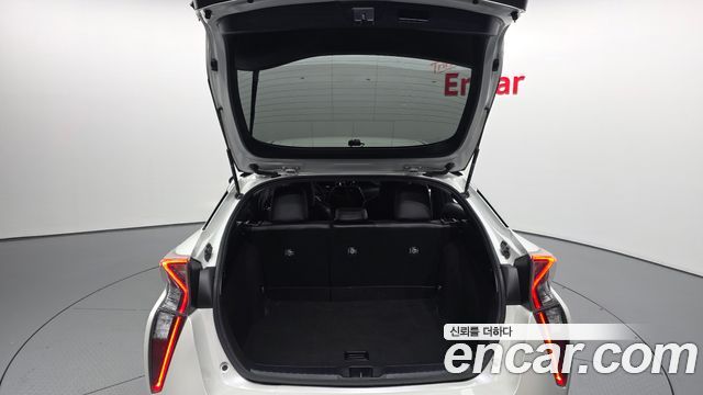 Toyota Prius (IV) 1.8 E 2017 — фото 19