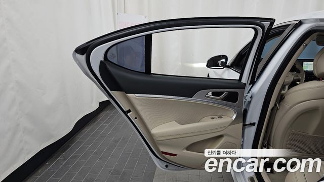 Genesis G70 Gasoline 2.0T 2WD 2022 — фото 25